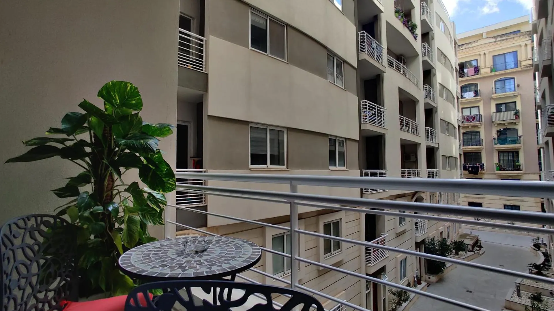 Depiro Point Deluxe - Modern, Designer Apartment 2 Minutes Away From Popular Sliema Seafront 0*,  Malta